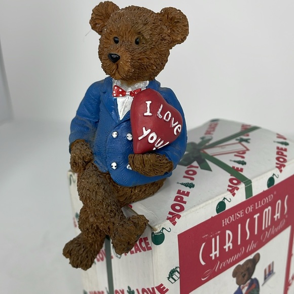 Vintage 1998 House Of Lloyd Christmas Seasonal Bear Sits on the edge of a shelf - Picture 2 of 14
